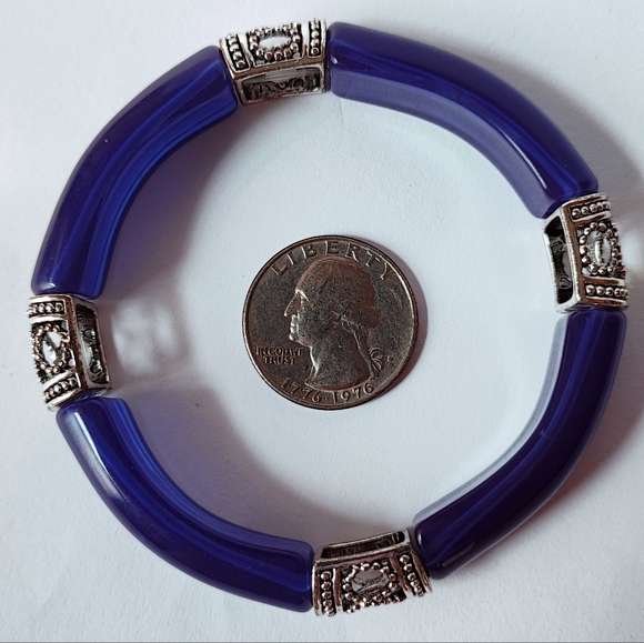Navy Blue Lucite Curved Stretch Bracelet Vintage Silver Metal Beads NEW - Picture 6 of 9